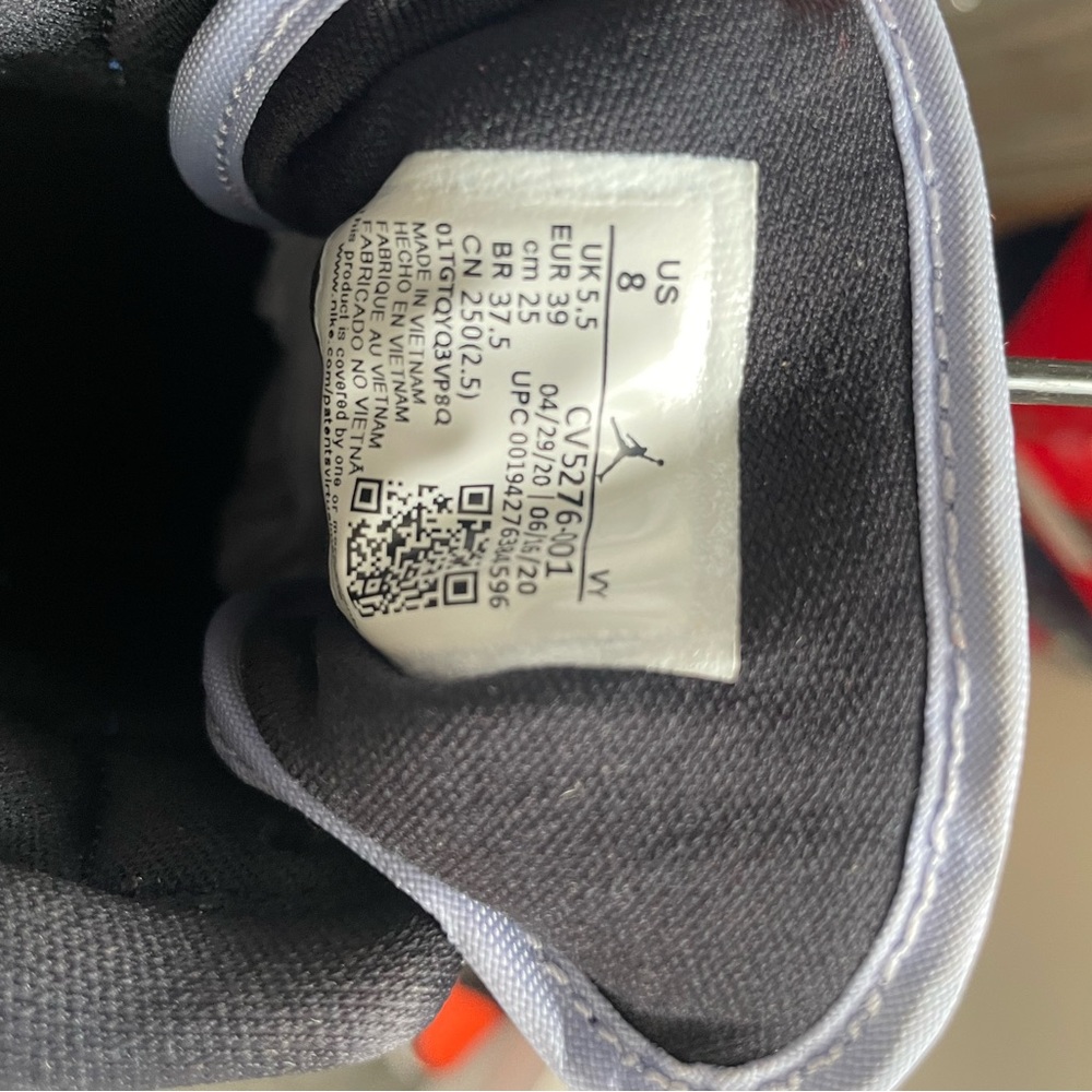 WMNS Jordan 1 Mid SE Multi Patent - Picture 5 of 5